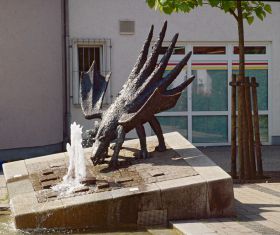 Drache, Marktplatz am Richtsberg, Marburg, Bronze, Höhe 160 cm, 1996
